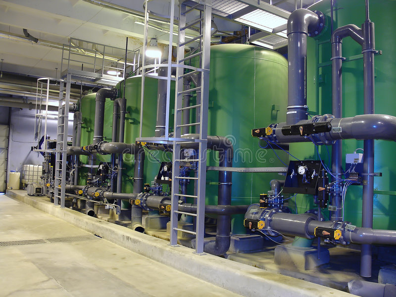 两个所述弧形板的一侧铰接