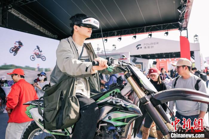 MXGP在F1上海舞台亮相，冰人莱科宁跨界执掌Ice