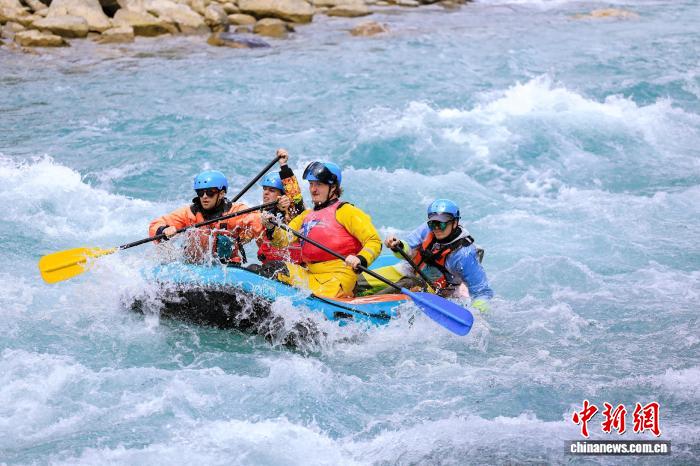 2025西藏巴松措国际漂流赛圆满收官 国际A级赛道