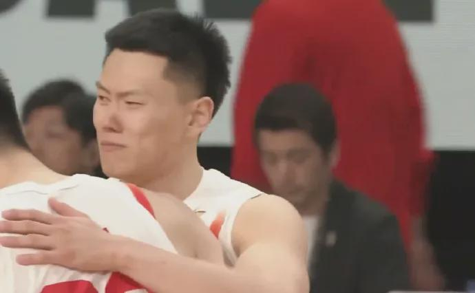 上海队狂胜山西队李弘权27分引爆赛场 中国男篮