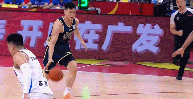 张皓嘉空篮失手触发广东男篮逆转风暴