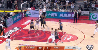 张皓嘉空篮失手触发广东男篮逆转风暴