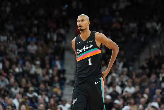 文班亚马逆袭登顶常规赛MVP榜首，或成历史最年