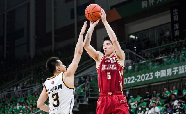 程帅澎三分神射助浙江男篮险胜卫冕冠军浙江广
