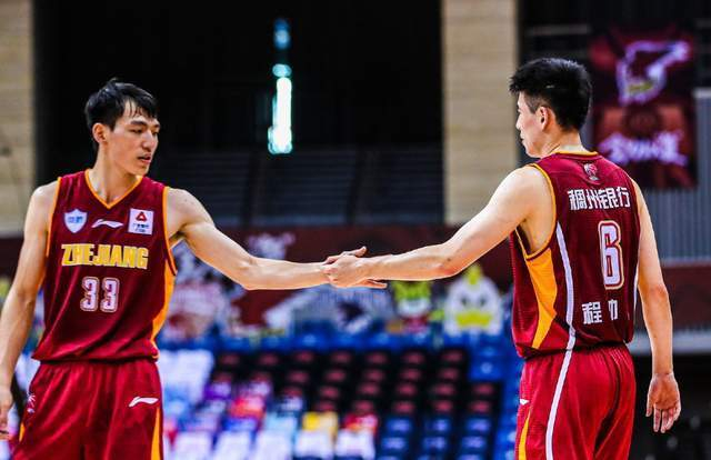 程帅澎三分神射助浙江男篮险胜卫冕冠军浙江广