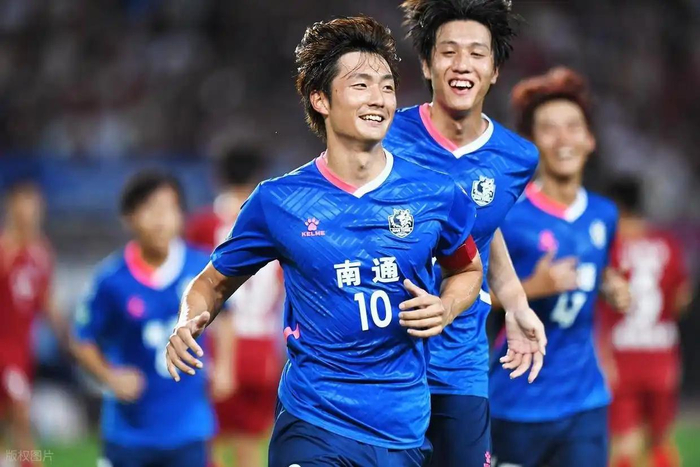 苏超揭幕战爆出冷门 常州逆转南通登顶榜首